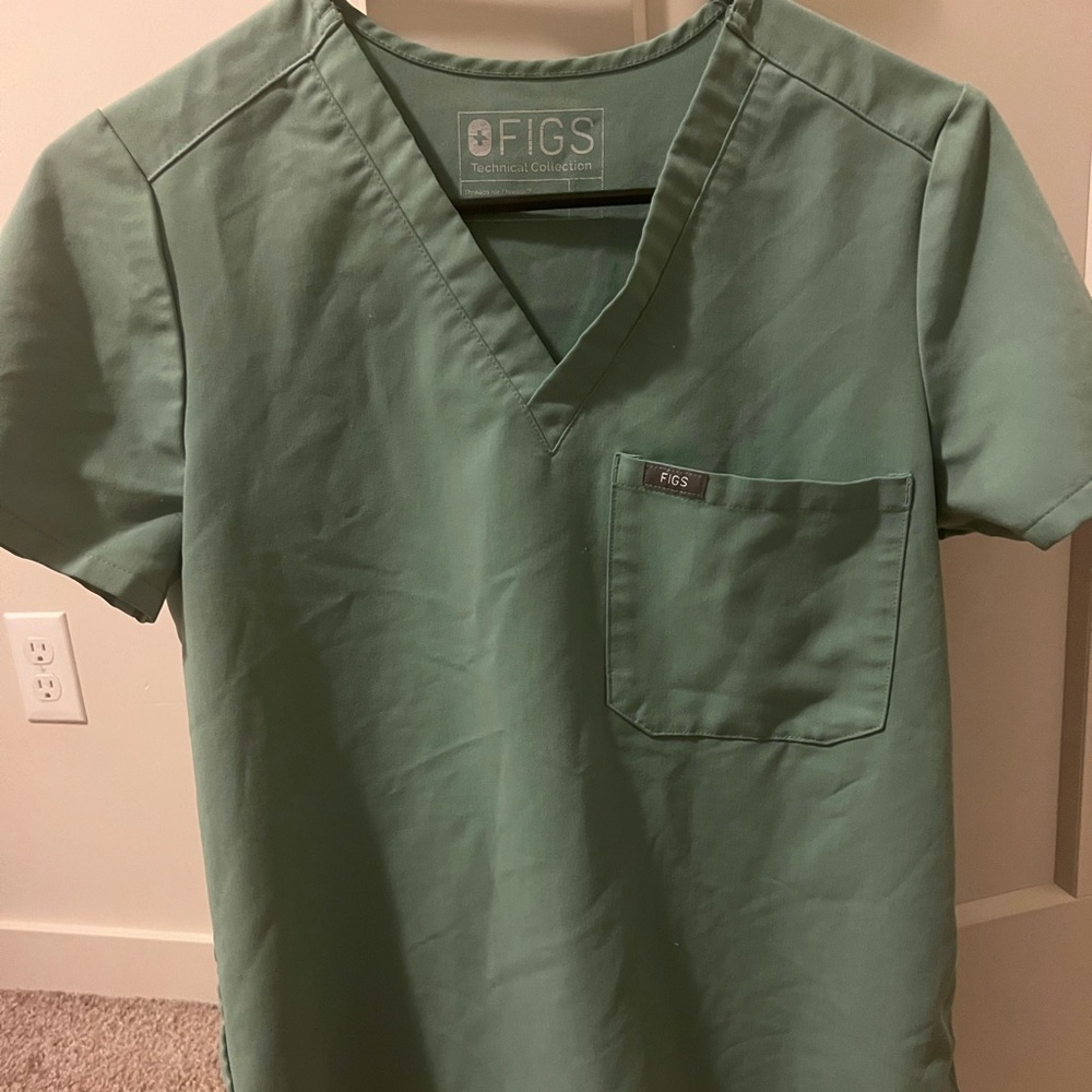 Figs scrub top. Color jade. Size XS.